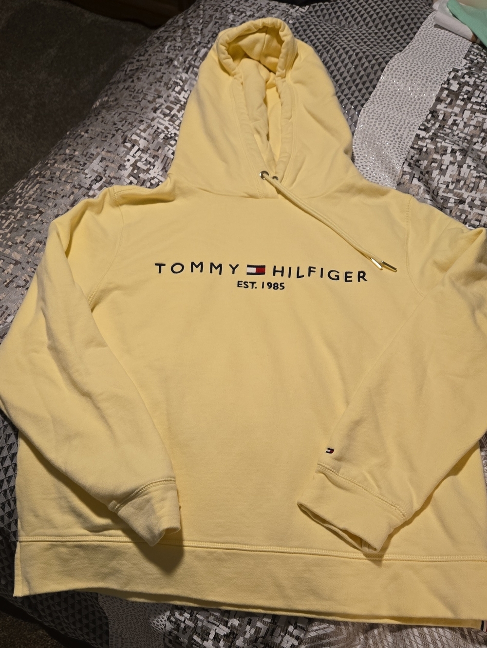 Tommy Hilfiger Women's Pale Yellow Logo Crewneck Hoodie
